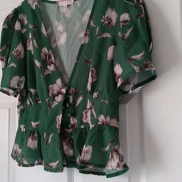 Floral Top - Picture 2 of 4